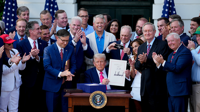 Trump’s ‘One Big Beautiful Bill’ Sparks Debate: Tax Cuts & Spending Shifts 🏛️💸