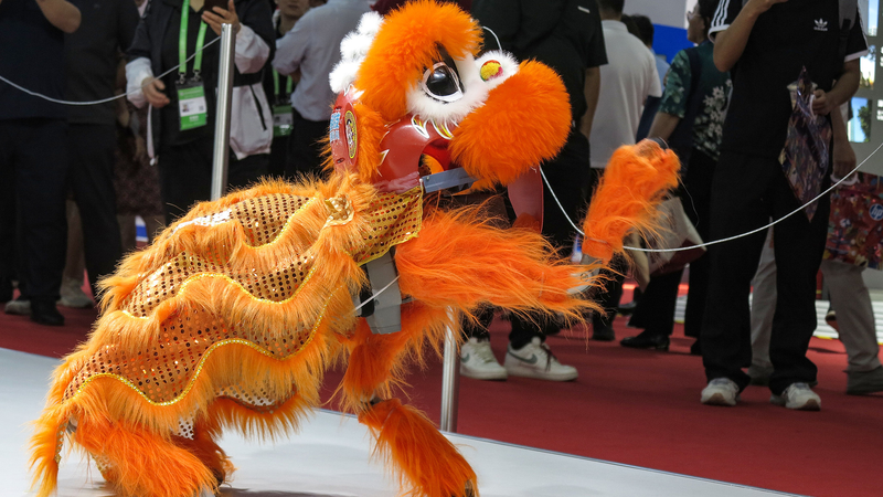 OCE2I8BINVE5MCT9CG0D - 🌍NewspaperAmigo – Your Global News Buddy 🗞️ 🤖 Robot Dogs & AI Humanoids Wow Crowds at Beijing Tech Expo 🌟