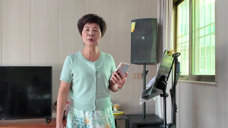 PTDI1RA7IW54I2TZ8H83 - 🌍NewspaperAmigo – Your Global News Buddy 🗞️ Meet Aunty Ru: The 60-Year-Old Viral Star Redefining English Pop 🎤✨ video poster