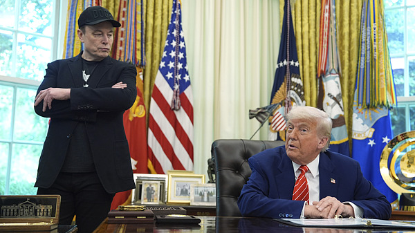 Trump vs. Musk: Clash Over Subsidies Sparks Political Firestorm 🚗💥 Trump vs. Musk: Clash Over Subsidies Sparks Political Firestorm 🚗💥