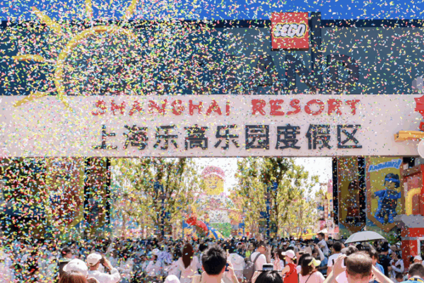 Shanghai LEGOLAND Opens as World’s Largest Theme Park 🎢✨ Shanghai LEGOLAND Opens as World's Largest Theme Park 🎢✨ video poster