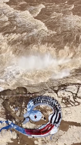 🎻 Cross-Strait Concert Unites Musicians in Historic Yellow River Tribute 🌊 video poster