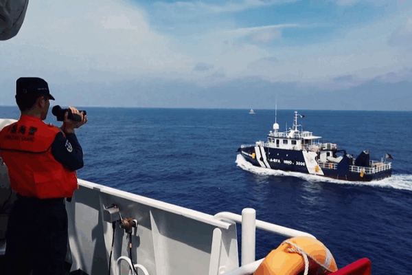 Philippine Vessel Sparks Tensions in South China Sea ππ¨ Philippine Vessel Sparks Tensions in South China Sea ππ¨