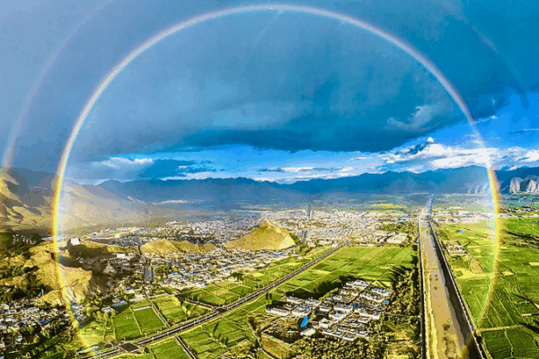 🌈 Rare Full-Circle Rainbow Dazzles Over Tibet’s Palcho Monastery 🌈 Rare Full-Circle Rainbow Dazzles Over Tibet's Palcho Monastery