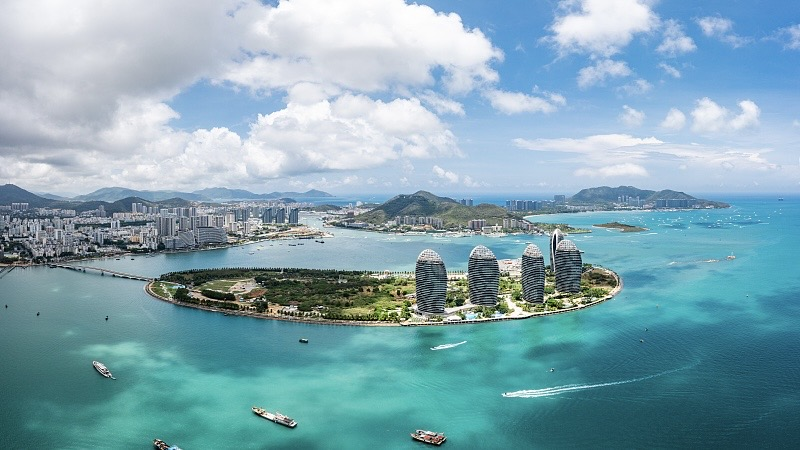 UZRQHM65ZWQ83S5CTZCZ - 🌍NewspaperAmigo – Your Global News Buddy 🗞️ Hainan's Customs Shift Sparks Global Trade Boom 🌏🚢 video poster