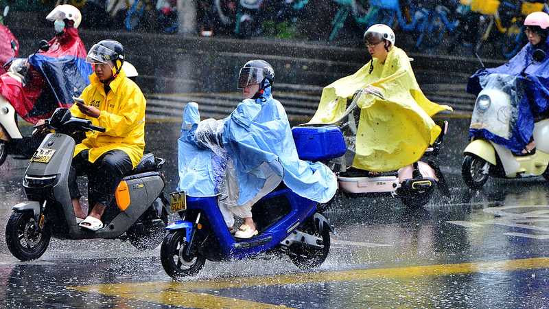 China Braces for Typhoon Danas as Flood Alerts Issued in Zhejiang, Fujian 🌪️🌧️