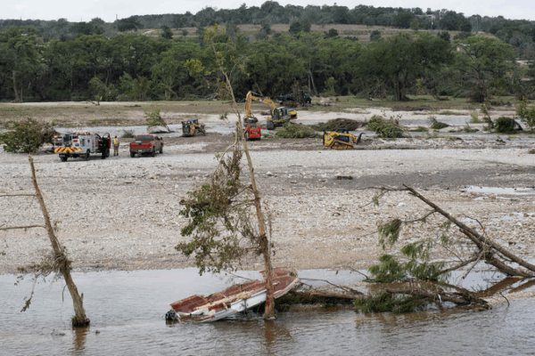 Texas Flooding Crisis: Over 100 Lives Lost as Rescue Efforts Continue 🌧️🚨 Texas Flooding Crisis: Over 100 Lives Lost as Rescue Efforts Continue 🌧️🚨 video poster