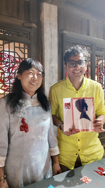 IShowSpeed’s Viral Moment Sparks Paper-Cutting Craze in Changsha ✂️🎨 IShowSpeed’s Viral Moment Sparks Paper-Cutting Craze in Changsha ✂️🎨 video poster