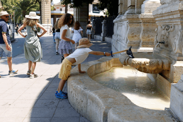 🔥 Heatwave Hits Europe: Street Performers Struggle as Temperatures Soar 🌡️ 🔥 Heatwave Hits Europe: Street Performers Struggle as Temperatures Soar 🌡️ video poster