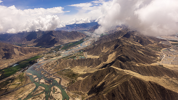 China’s Yarlung Zangbo Hydropower Project: Clean Energy Boost 🌊⚡ China's Yarlung Zangbo Hydropower Project: Clean Energy Boost 🌊⚡