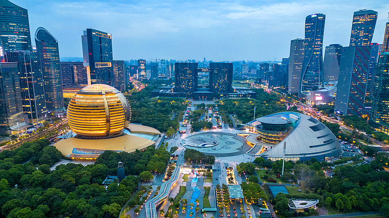 0F79JRO6N6ZUKFIYN9HQ - 🌍NewspaperAmigo – Your Global News Buddy 🗞️ Hangzhou’s Urban Balcony: Where Skyline Views Meet River Vibes 🌆🌊 video poster