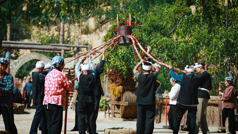 0GQQ569RX9RLDFYK8C8K - 🌍NewspaperAmigo – Your Global News Buddy 🗞️ From Caves to Crowds: How a Chinese Village Beat Poverty 🌄✨