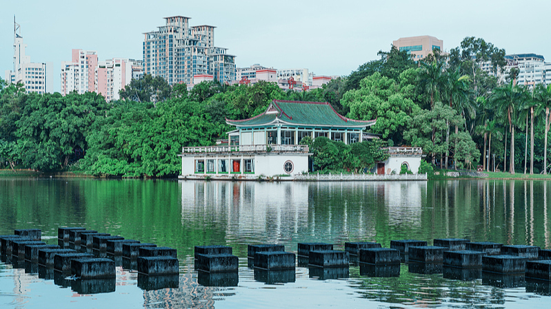 🌿 Discover Nanning’s Urban Oasis: People’s Park Unveiled! video poster