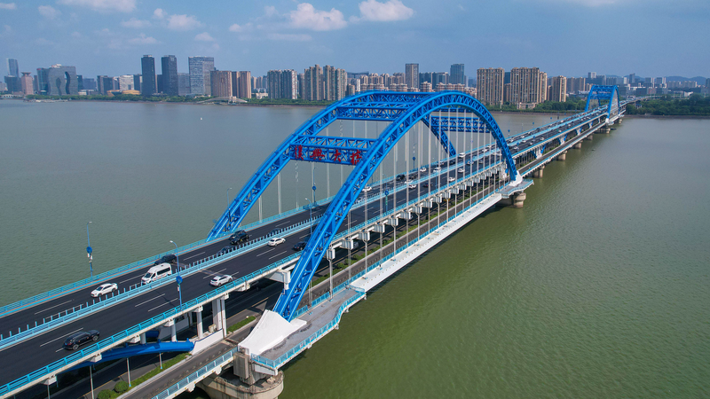 1FP9C5UH98XRM81MPJU8 - 🌍NewspaperAmigo – Your Global News Buddy 🗞️ Fuxing Bridge: Hangzhou’s Modern Marvel Over Qiantang River 🌉✨ video poster
