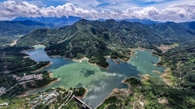 2EGQ4O84Z4B899NMFGXU - 🌍NewspaperAmigo – Your Global News Buddy 🗞️ Hainan's Wuzhishan Reservoir Shimmers in Summer Splendor 🌿💧