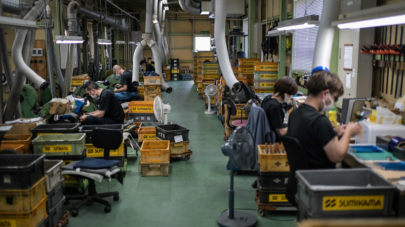 2KL1K2LRTI1GZ2821R2E - 🌍NewspaperAmigo – Your Global News Buddy 🗞️ Global Labor Shortages Threaten Economic Growth 🌍💼