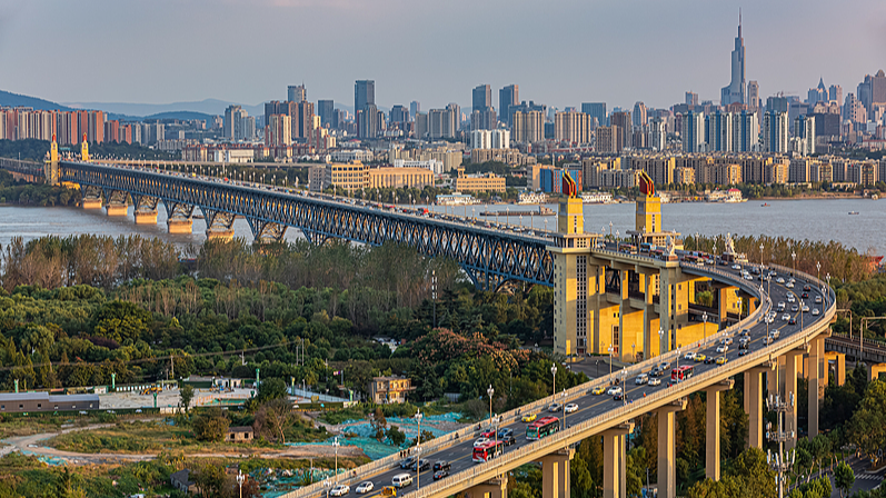 Live Look: Nanjing's Iconic Yangtze River Bridge 🌉🇨🇳 video poster