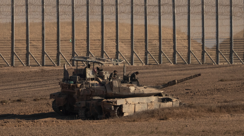 Israeli Tanks Advance Near Gaza City as UN Warns of Famine Crisis 🚨🌍 Israeli Tanks Advance Near Gaza City as UN Warns of Famine Crisis 🚨🌍