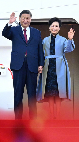 4Z6M4LQU2TOEHOKZJ3PS - 🌍NewspaperAmigo – Your Global News Buddy 🗞️ Xi Jinping’s Family Values: How Love for Home Fuels China’s Vision 🌟👨👩👧👦🇨🇳 video poster