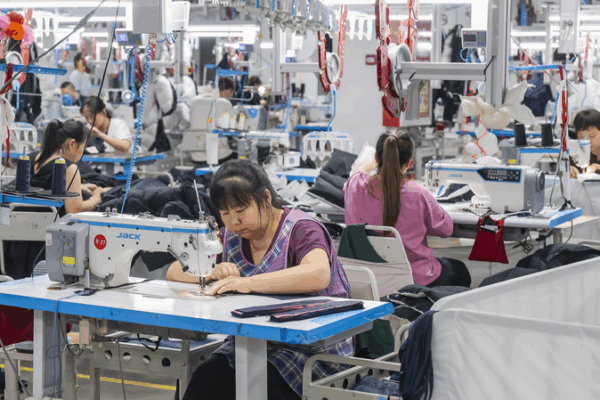 US Tariffs Backfire: Corporate Losses Mount in Q2 🌍💸 US Tariffs Backfire: Corporate Losses Mount in Q2 🌍💸