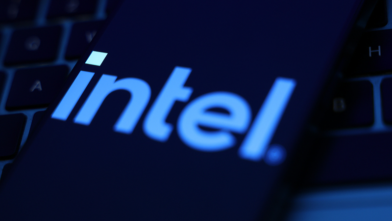 Trump Claims Intel to Give US Gov 10% Stake in Bold Tech Move 💻🇺🇸 Trump Claims Intel to Give US Gov 10% Stake in Bold Tech Move 💻🇺🇸