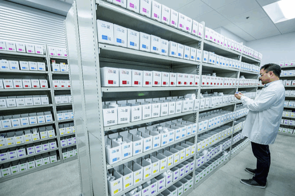 6H4B351T6KXO6GCTE9LP - 🌍NewspaperAmigo – Your Global News Buddy 🗞️ Trump’s Pharma Tariffs: Will They Lower Prices or Backfire? 💊🇺🇸