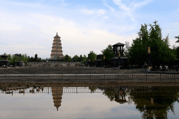 Exploring Xi’an’s Dayan Pagoda: A Tang Dynasty Marvel 🌏✨ Exploring Xi'an's Dayan Pagoda: A Tang Dynasty Marvel 🌏✨ video poster