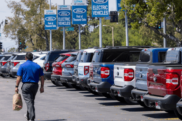 US Auto Giants Face Price Hikes as Tariffs Bite 🚗💸 US Auto Giants Face Price Hikes as Tariffs Bite 🚗💸