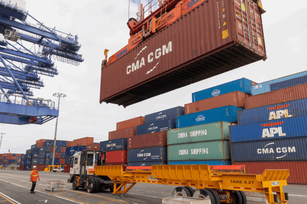 💰 Trump’s Tariff Plan Won’t Fix U.S. Debt, Experts Say 💰 Trump’s Tariff Plan Won’t Fix U.S. Debt, Experts Say