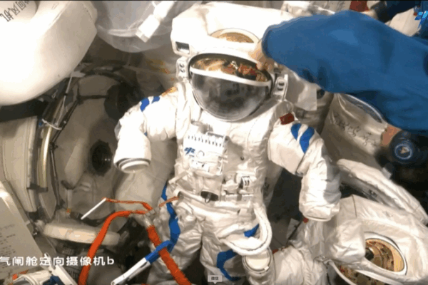 Shenzhou-20 Crew Preps for Historic Spacewalk with New Gear ππ©π Shenzhou-20 Crew Preps for Historic Spacewalk with New Gear ππ©π
