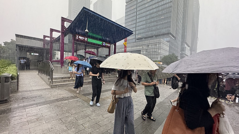 🌧️ China Activates Emergency Response as Guangdong Battles Flooding 🌧️ China Activates Emergency Response as Guangdong Battles Flooding