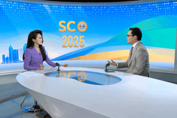 Kazakh Entrepreneur Champions Digital Silk Road at SCO Summit 🌐💼 Kazakh Entrepreneur Champions Digital Silk Road at SCO Summit 🌐💼 video poster