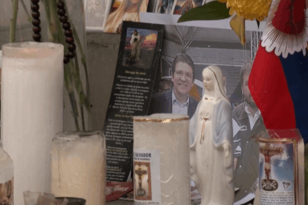 Colombian Senator’s Death Sparks Nationwide Grief and Uncertainty 🌹💔 Colombian Senator’s Death Sparks Nationwide Grief and Uncertainty 🌹💔 video poster