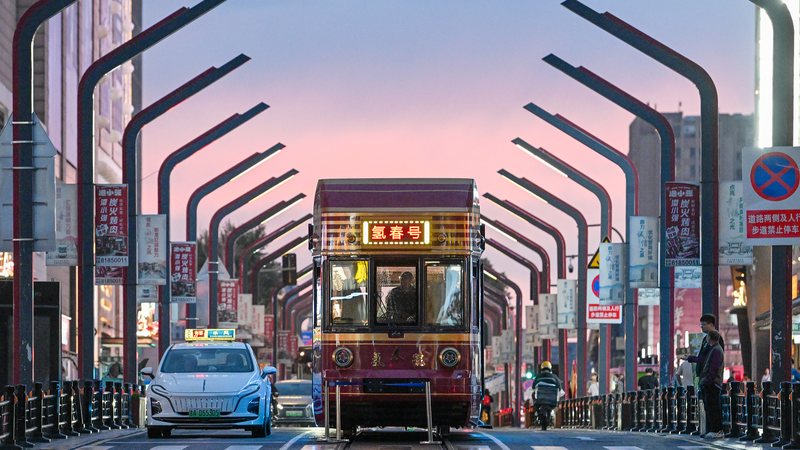 BA4IW0Z3N9VNA94M7K14 - 🌍NewspaperAmigo – Your Global News Buddy 🗞️ China's Green Energy Boom: Overcapacity or Global Game-Changer? 🌍⚡