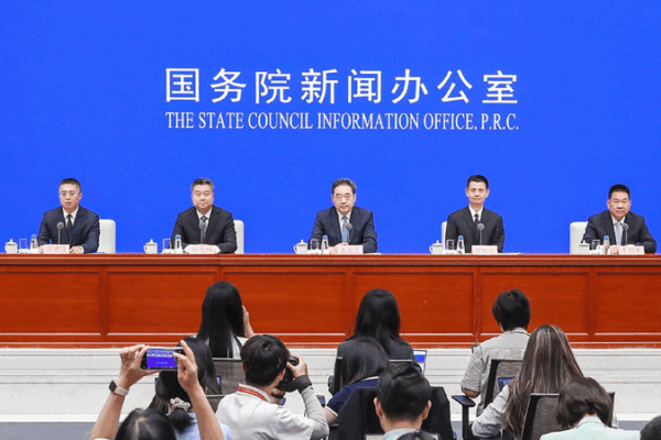 China Powers Up Global Energy Transition 🌍⚡ China Powers Up Global Energy Transition 🌍⚡