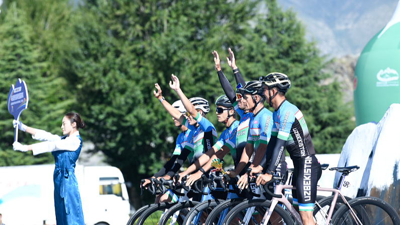 🚴♂️ Cyclists Conquer the Roof of the World in Xizang’s Thrilling Trans-Himalaya Race 🌄 video poster