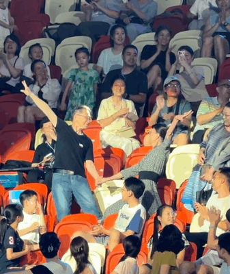Elderly Duo Dazzles at World Games with Surprise Dance Performance 💃🕺 Elderly Duo Dazzles at World Games with Surprise Dance Performance 💃🕺 video poster