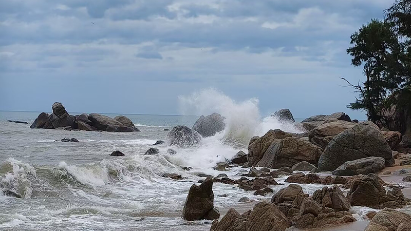Typhoon Kajiki Triggers Red Alert in Hainan 🌀🚨 Typhoon Kajiki Triggers Red Alert in Hainan 🌀🚨