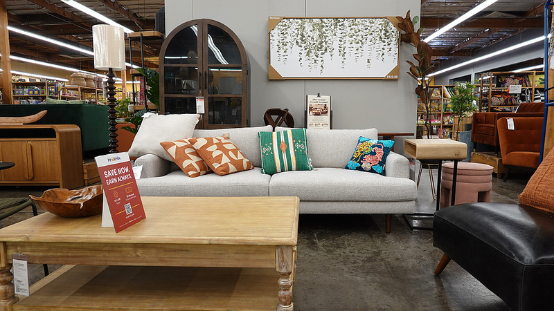 Trump Targets Furniture Imports with New Tariff Plan 🛋️🇺🇸 Trump Targets Furniture Imports with New Tariff Plan 🛋️🇺🇸