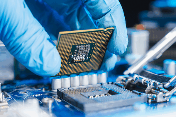 G8G9DSAAXK7DF5H2WLGW - 🌍NewspaperAmigo – Your Global News Buddy 🗞️ Trump Proposes 100% Tariffs on Semiconductors: What You Need to Know 🚨💻