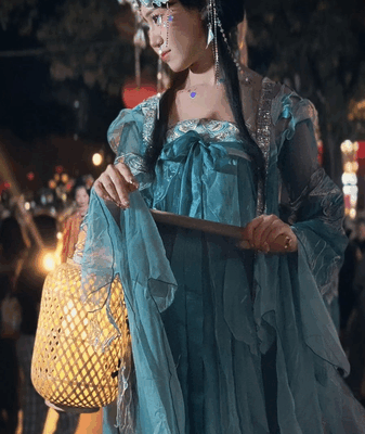 Xi’an’s Ancient Wonder Lights Up the Night 🌟🏮 Xi'an's Ancient Wonder Lights Up the Night 🌟🏮 video poster