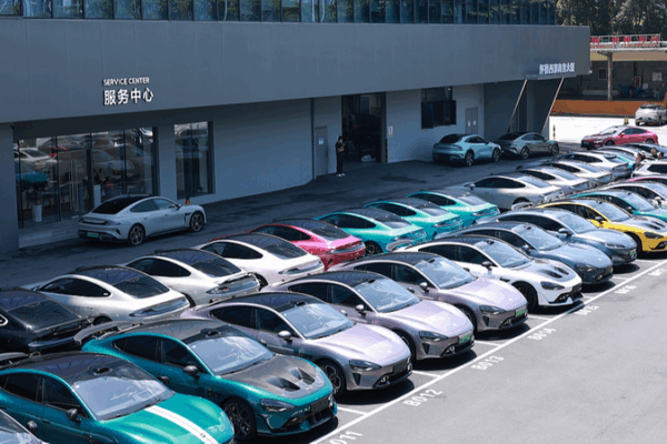 China Tightens Safety Rules for Smart EVs After Xiaomi Crash 🚗⚡ China Tightens Safety Rules for Smart EVs After Xiaomi Crash 🚗⚡