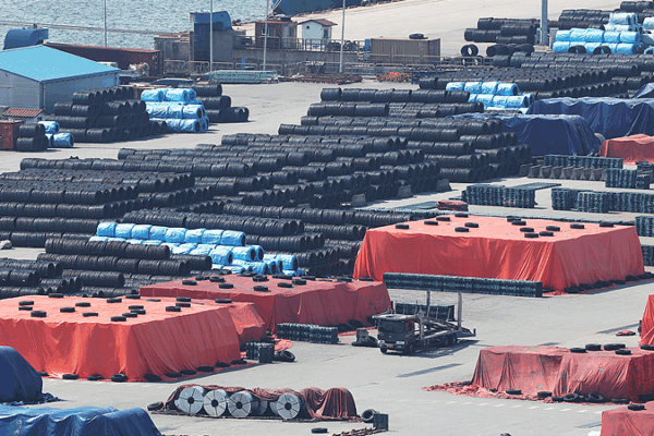 US Tariffs Hit Consumers: Prices Soar as Trade Policies Tighten 🛑💸 US Tariffs Hit Consumers: Prices Soar as Trade Policies Tighten 🛑💸