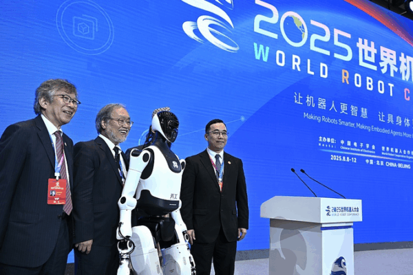 J3YOB1PH5XKWBP3N1ATF - 🌍NewspaperAmigo – Your Global News Buddy 🗞️ 🤖 Beijing's Robot Expo Unveils Future Tech! 🌐