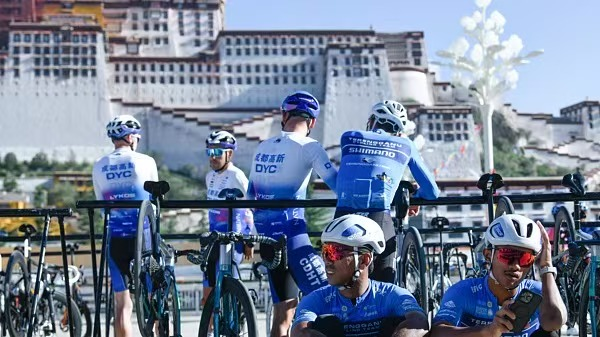 🚴♂️ Xizang Cycling Race Kicks Off with Global Stars & Himalayan Views 🌄 🚴♂️ Xizang Cycling Race Kicks Off with Global Stars & Himalayan Views 🌄 video poster