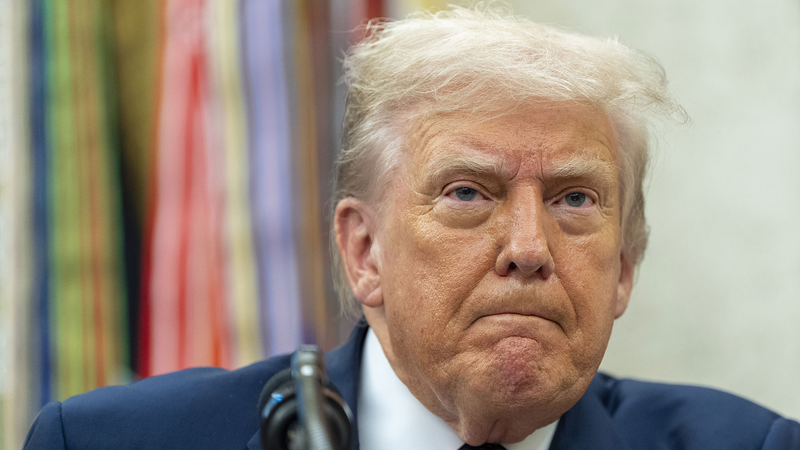 Trump's 100% Chip Tariff Plan Sparks Confusion & Market Shifts 💻🌍