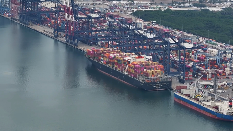 Mexico’s Trade Surplus with US Hits Record High 🚀📊 Mexico's Trade Surplus with US Hits Record High 🚀📊 video poster