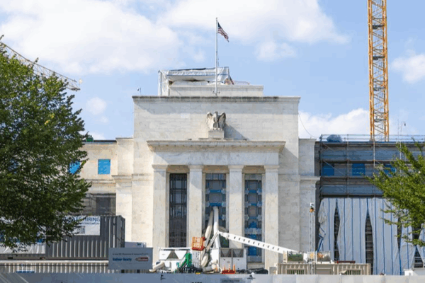 Trump vs. the Fed: A Threat to Global Finance? 💸🌍 Trump vs. the Fed: A Threat to Global Finance? 💸🌍