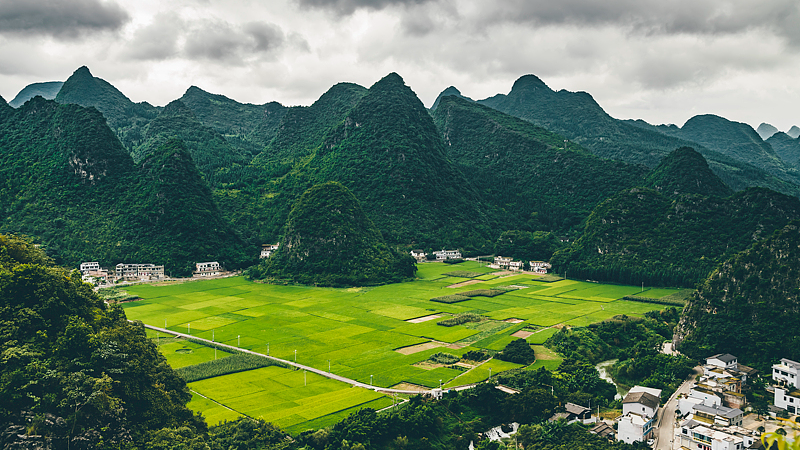 LDRAAXULQC7JYTZJ1LAM - 🌍NewspaperAmigo – Your Global News Buddy 🗞️ 🌄 Discover Wanfenglin: China's Hidden Karst Wonderland! video poster