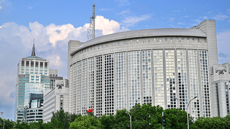 China Urges Peaceful Talks as US-Russia Ukraine Meeting Looms 🌍✌️